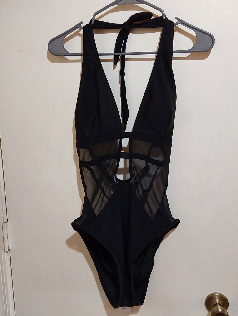 🌺 NWT Cupshe Black Halter One-Piece Swimsuit with Mesh Insets